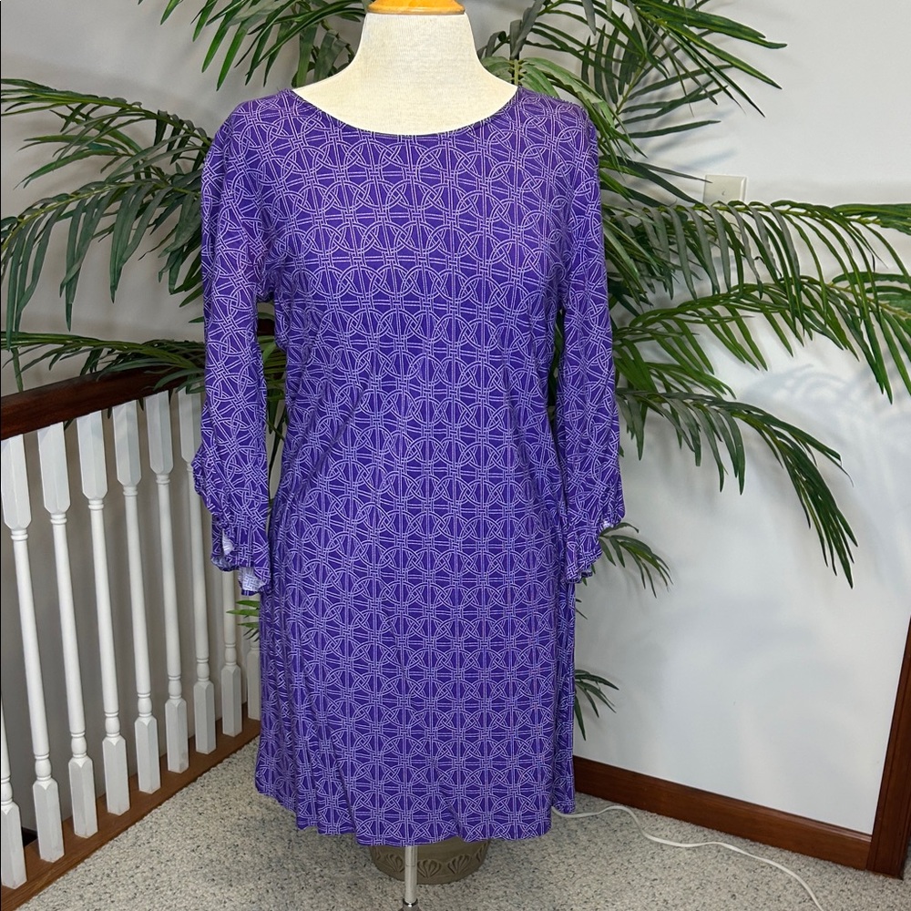 Escapada Living ladies size L purple and white dress - FITS like a MEDIUM